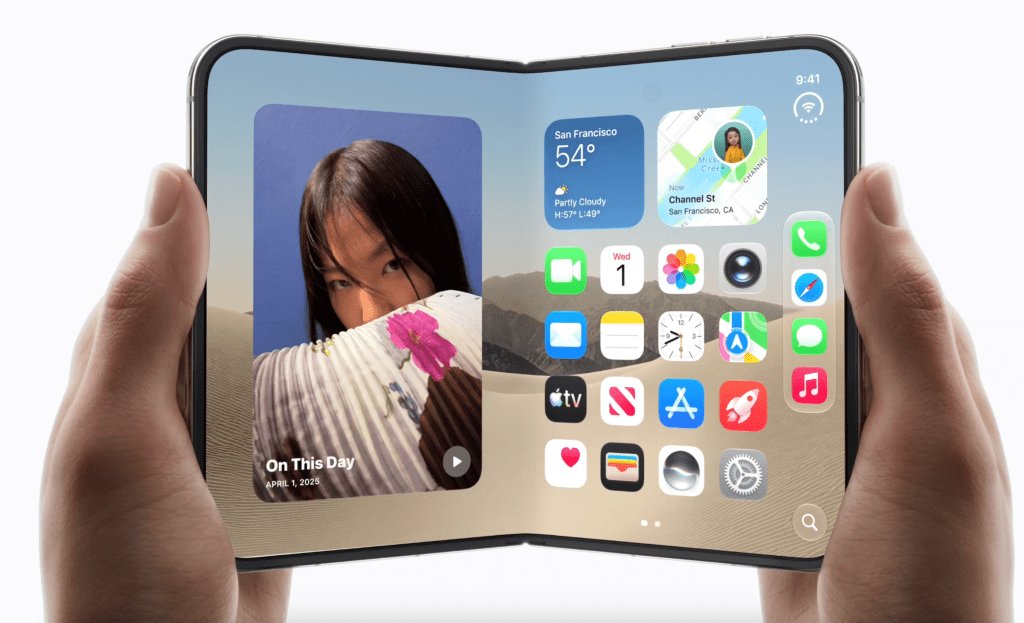 Apple 首款折叠屏 iPhone Duo 现场展开态双手持握实拍